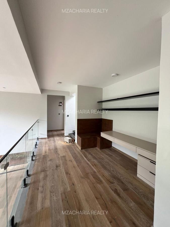 5 Bed Townhouse with En Suite in Runda - 11