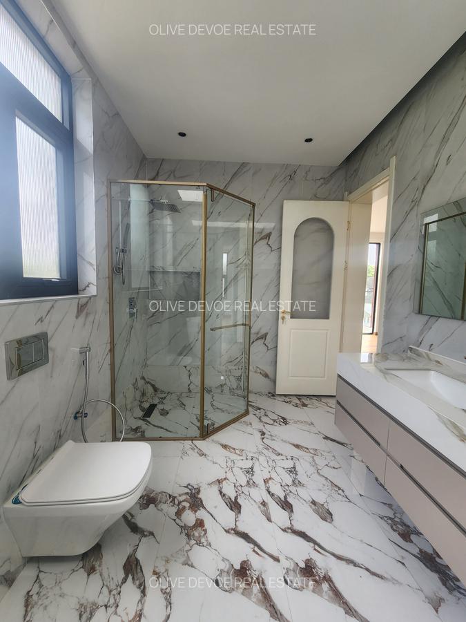 5 Bed Townhouse with En Suite in Lavington - 11