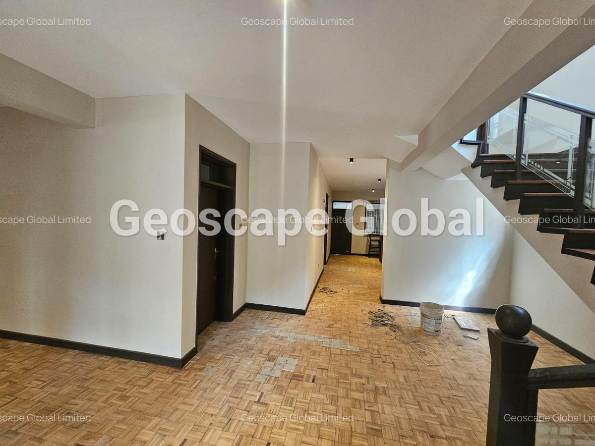 5 Bed House with En Suite in Spring Valley - 5