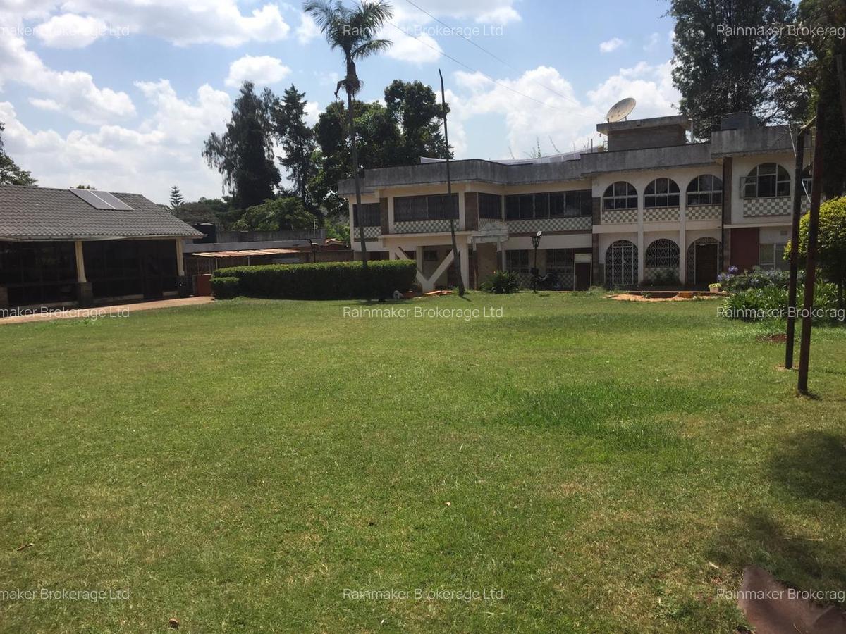Commercial Property with Service Charge Included in Hill View - 1