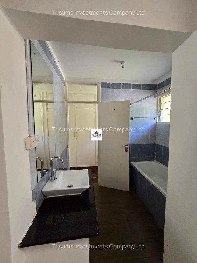 4 Bed House with En Suite in Loresho - 12
