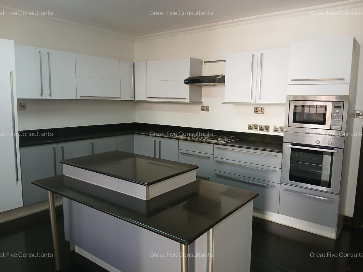 5 Bed House with En Suite in Runda - 8