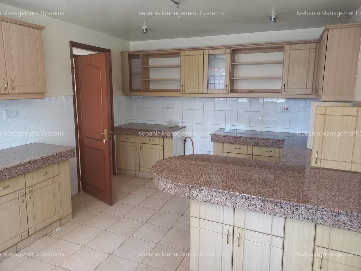 4 Bed House with En Suite at - 3