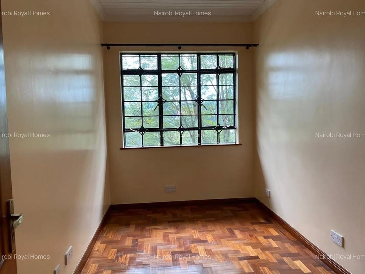5 Bed Townhouse with En Suite at Lavington Green - 9