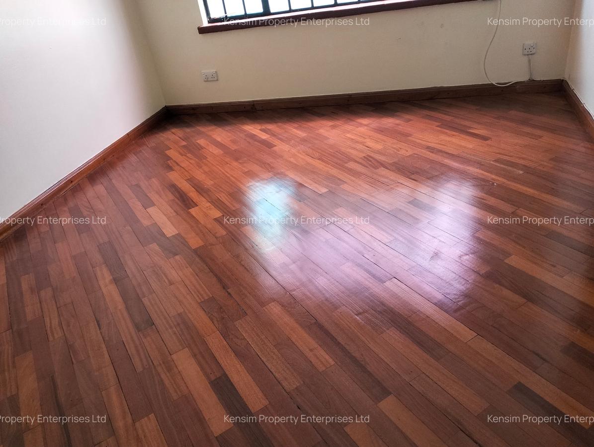 4 Bed Townhouse with En Suite in Lavington - 10