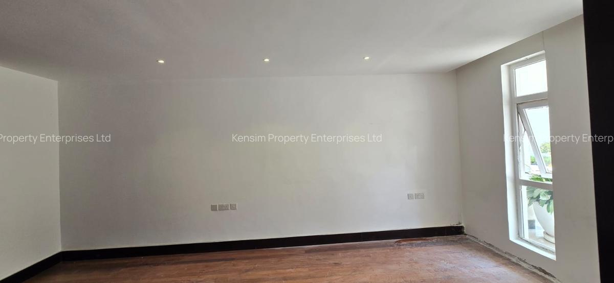 5 Bed House with En Suite in Runda - 10