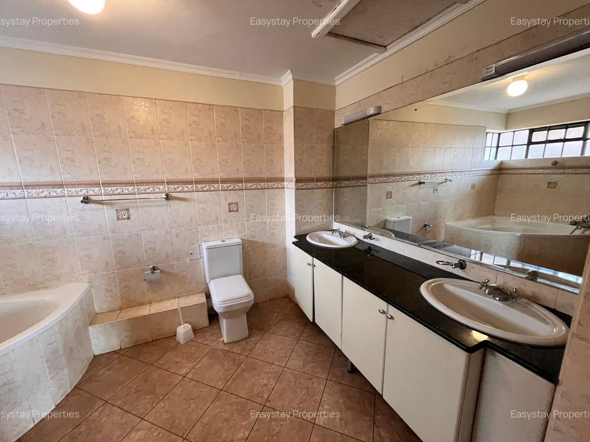 4 Bed Townhouse with Garden in Spring Valley - 12