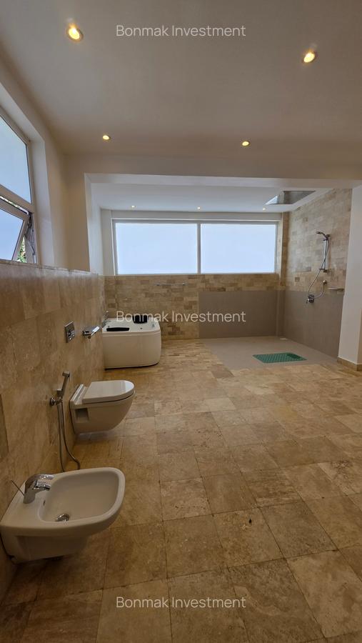 4 Bed House with En Suite at Old Runda - 20