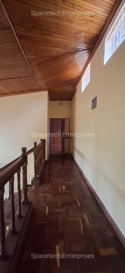 4 Bed House with En Suite in Rosslyn - 9