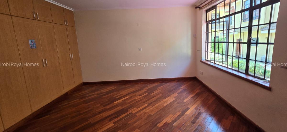 4 Bed Townhouse with En Suite at Lavington Green - 18