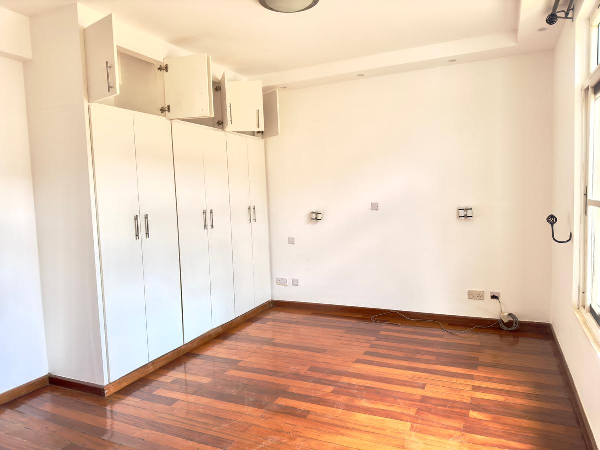 3 Bed Apartment with En Suite in Rhapta Road - 4