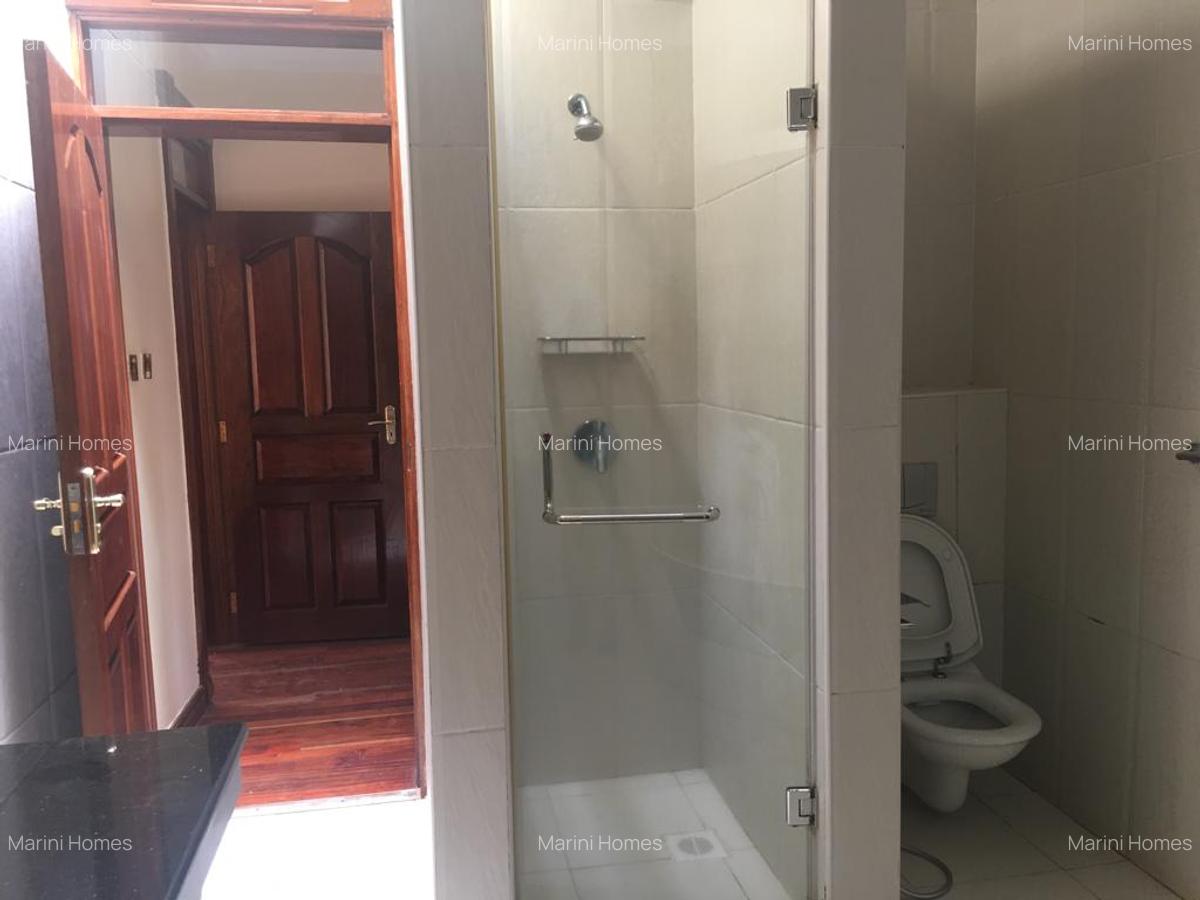 4 Bed Townhouse with En Suite in Kyuna - 9