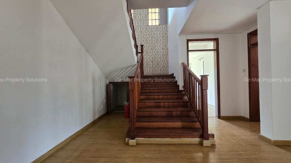 4 Bed House with En Suite in Runda - 19