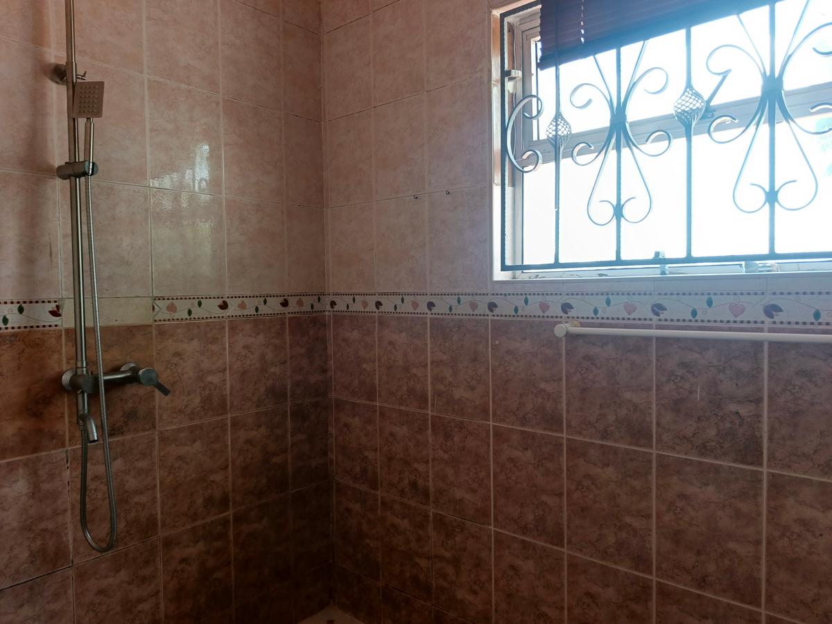 4 Bed House with En Suite in Nyari - 13