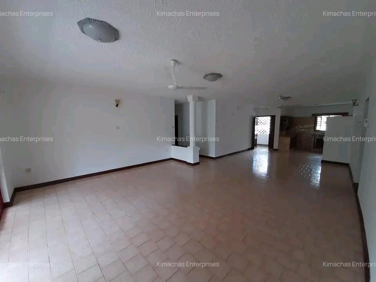 3 Bed Apartment with En Suite at Links Road - 10