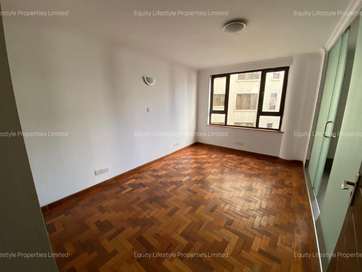 3 Bed Apartment with Swimming Pool in Riverside - 7