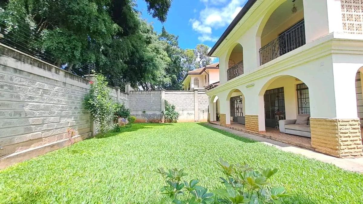 4 Bed Townhouse with En Suite at Lavington - 2