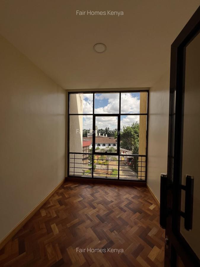 5 Bed Townhouse with En Suite at Lavington Green - 9