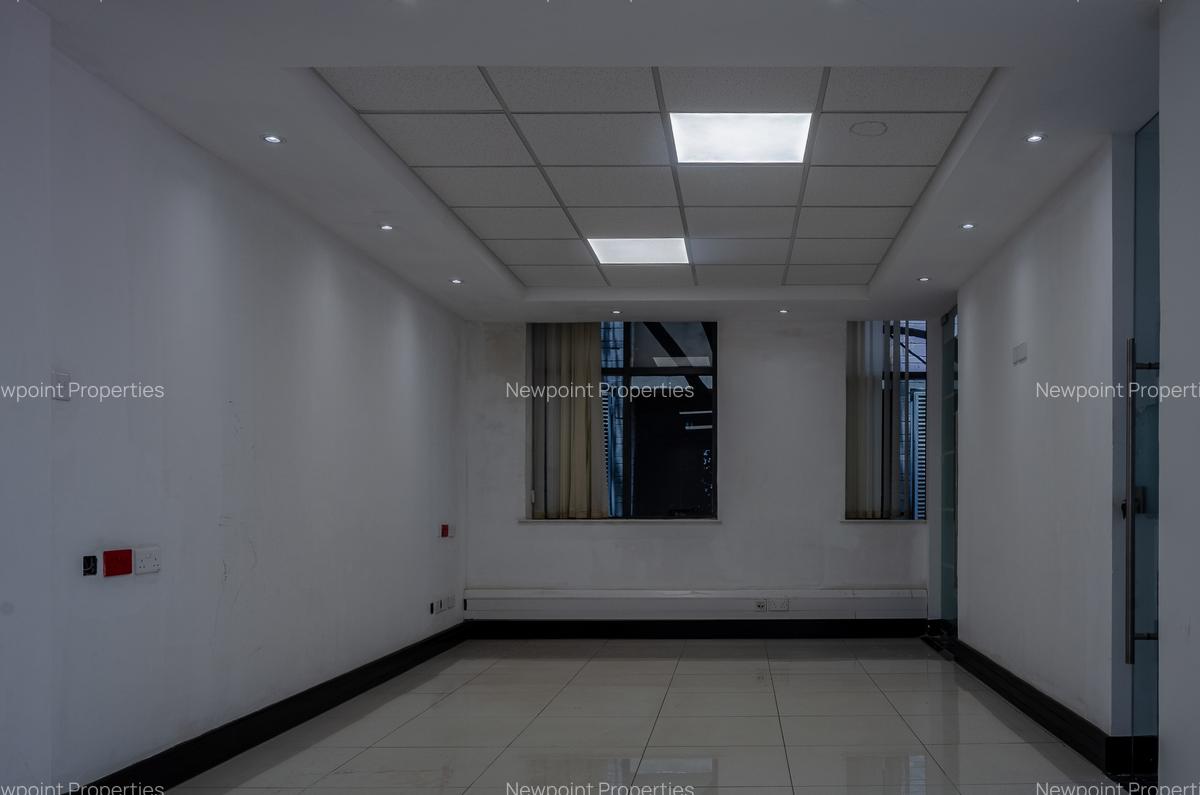 604 ft² Office with Backup Generator in Karen - 4