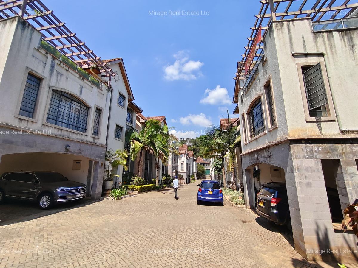 5 Bed Villa with En Suite in Lavington - 4