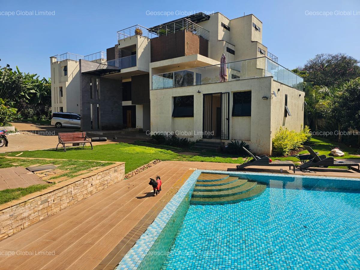 5 Bed House with En Suite in Runda - 8