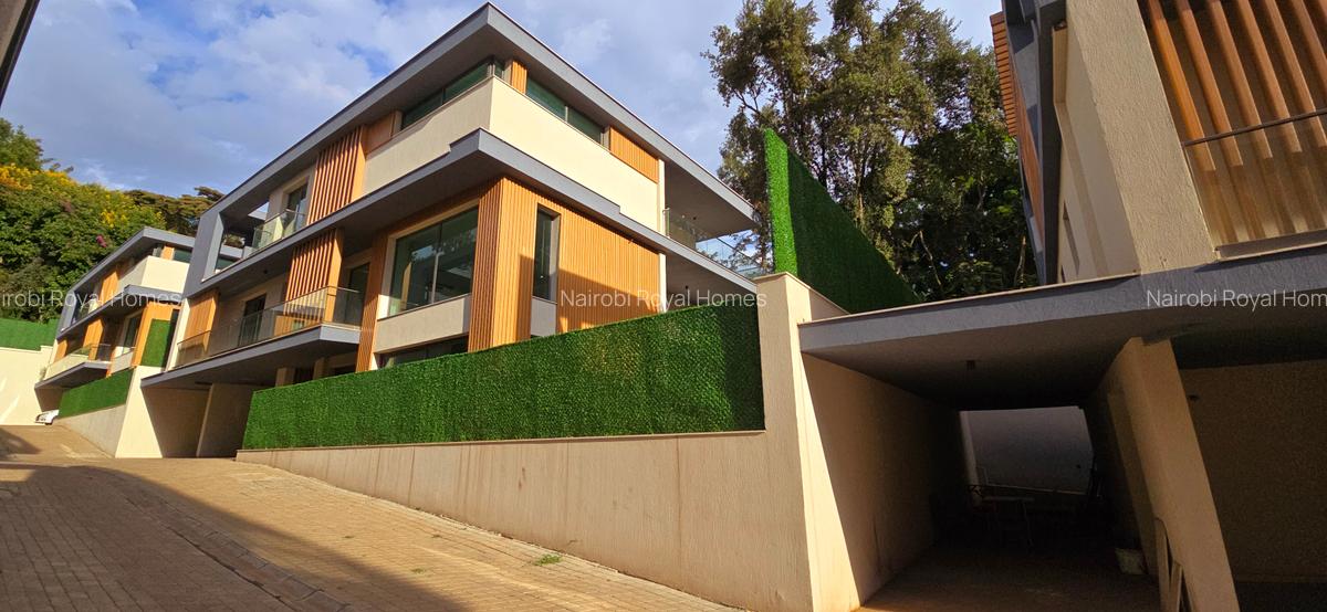 5 Bed House with En Suite at Lavington Convent Drive - 5