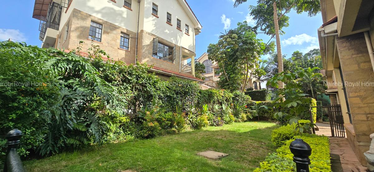 5 Bed Townhouse with En Suite at Lavington Green - 6