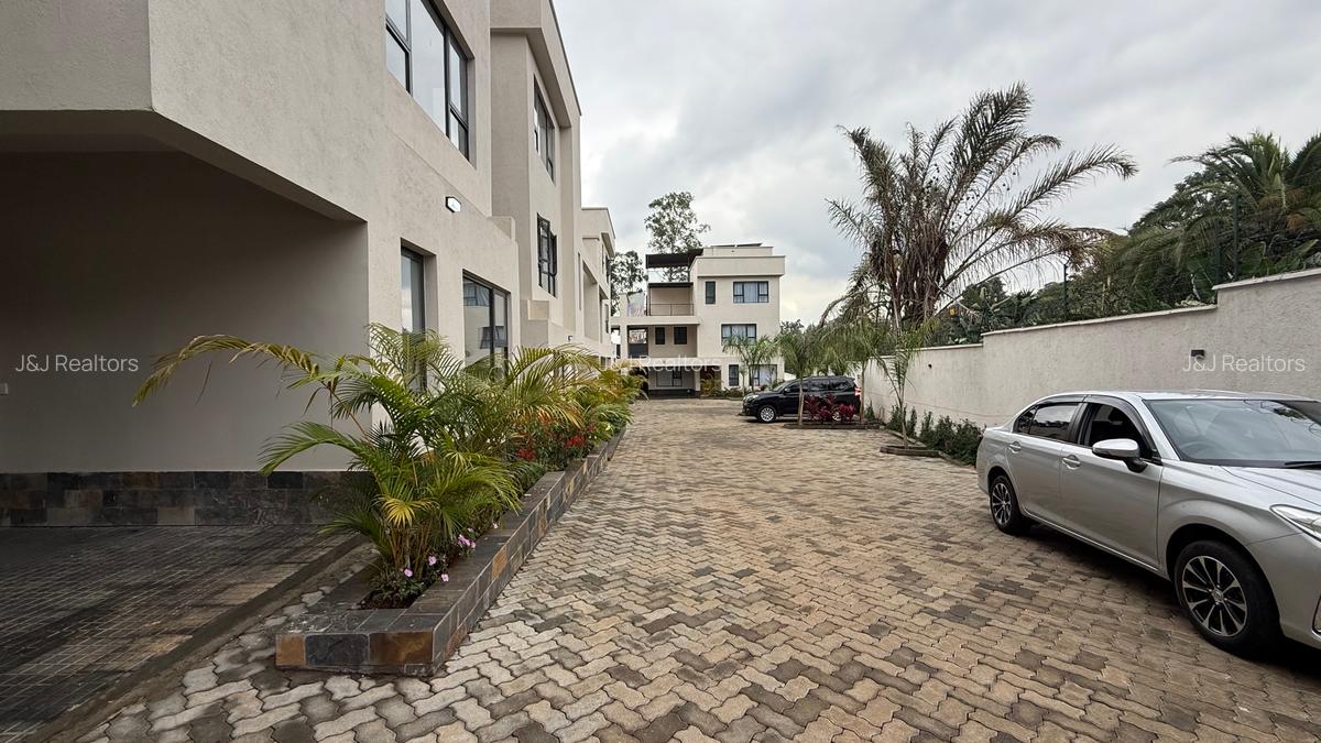 5 Bed Townhouse with En Suite in Lavington - 1