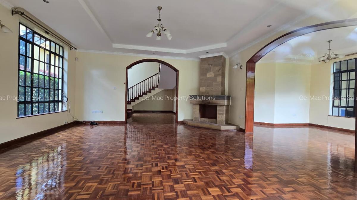 4 Bed House with En Suite in Lavington - 4