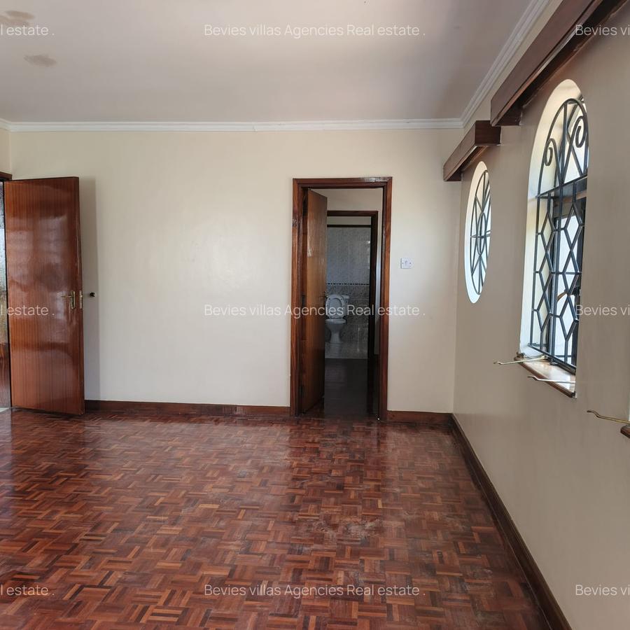 5 Bed Villa with En Suite in Spring Valley - 8