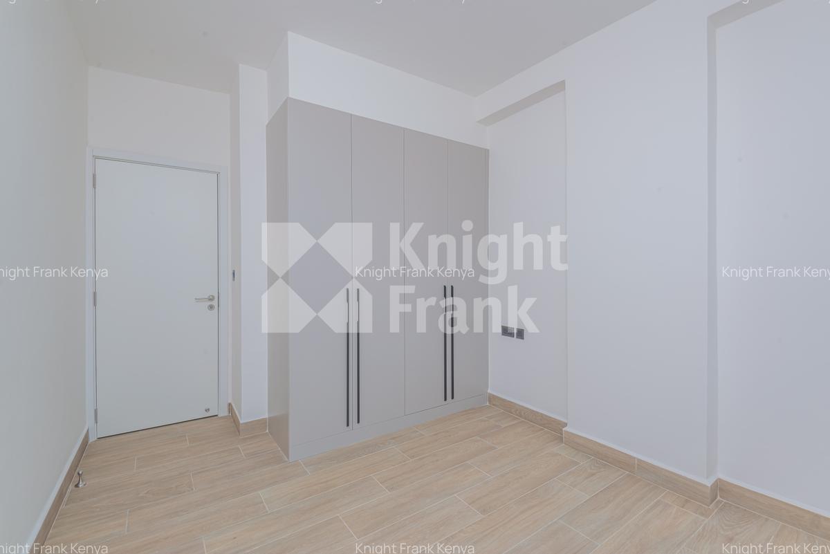 3 Bed Apartment with En Suite at Riverside Drive - 9