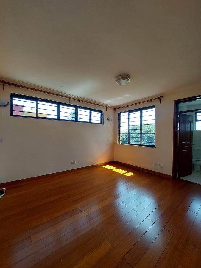 5 Bed Townhouse with En Suite in Lavington - 20