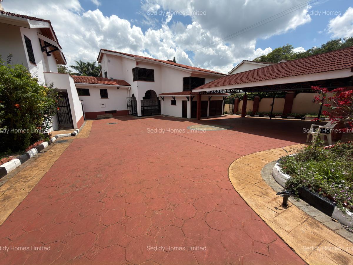 6 Bed House with En Suite in Gigiri - 1