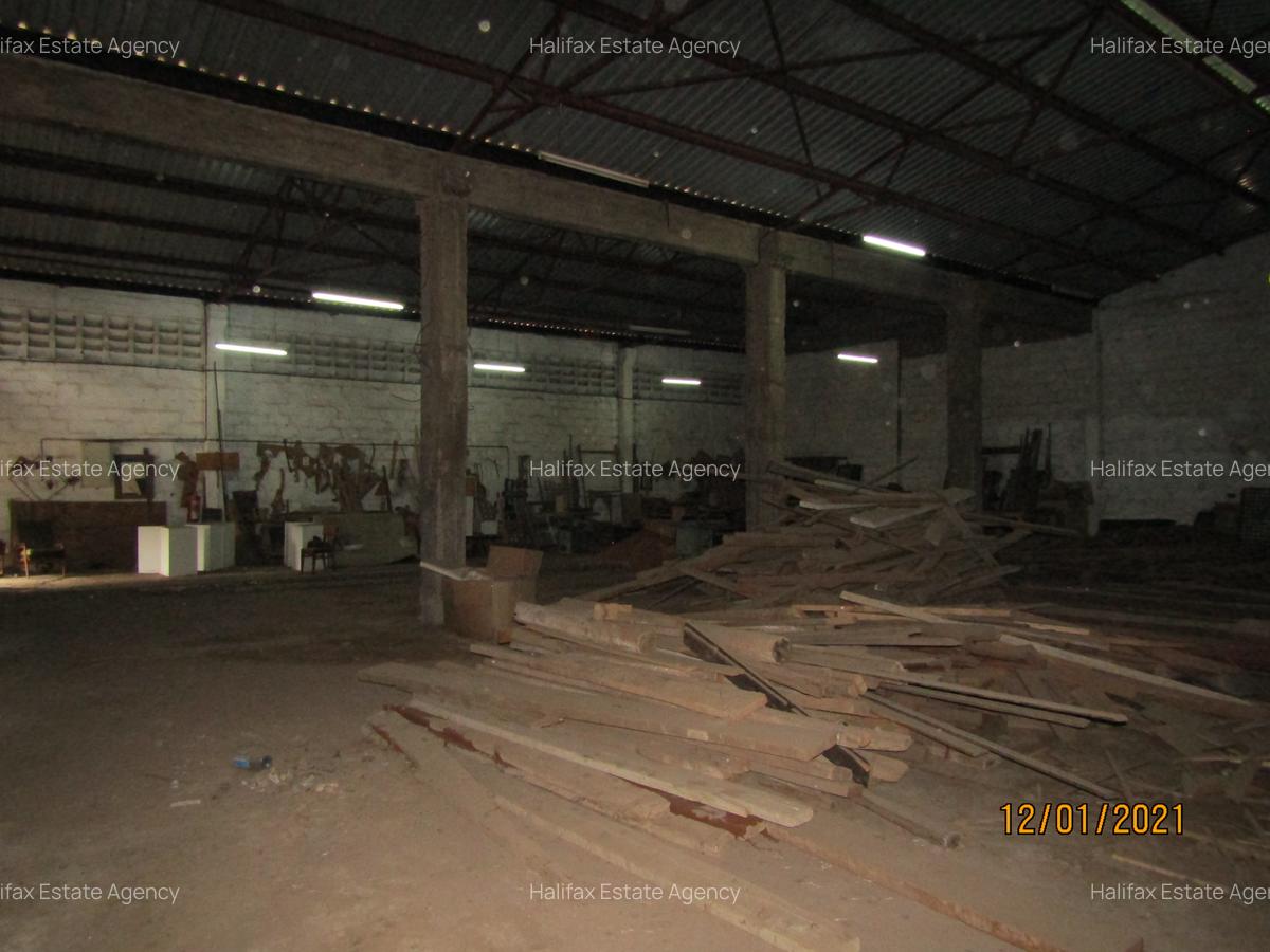 Warehouse with Parking in South C - 9