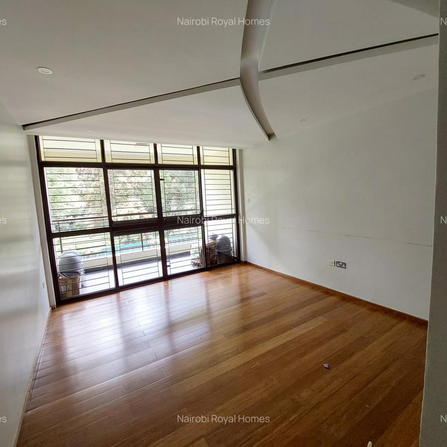 5 Bed Townhouse with En Suite at Off Convent Drive - 9