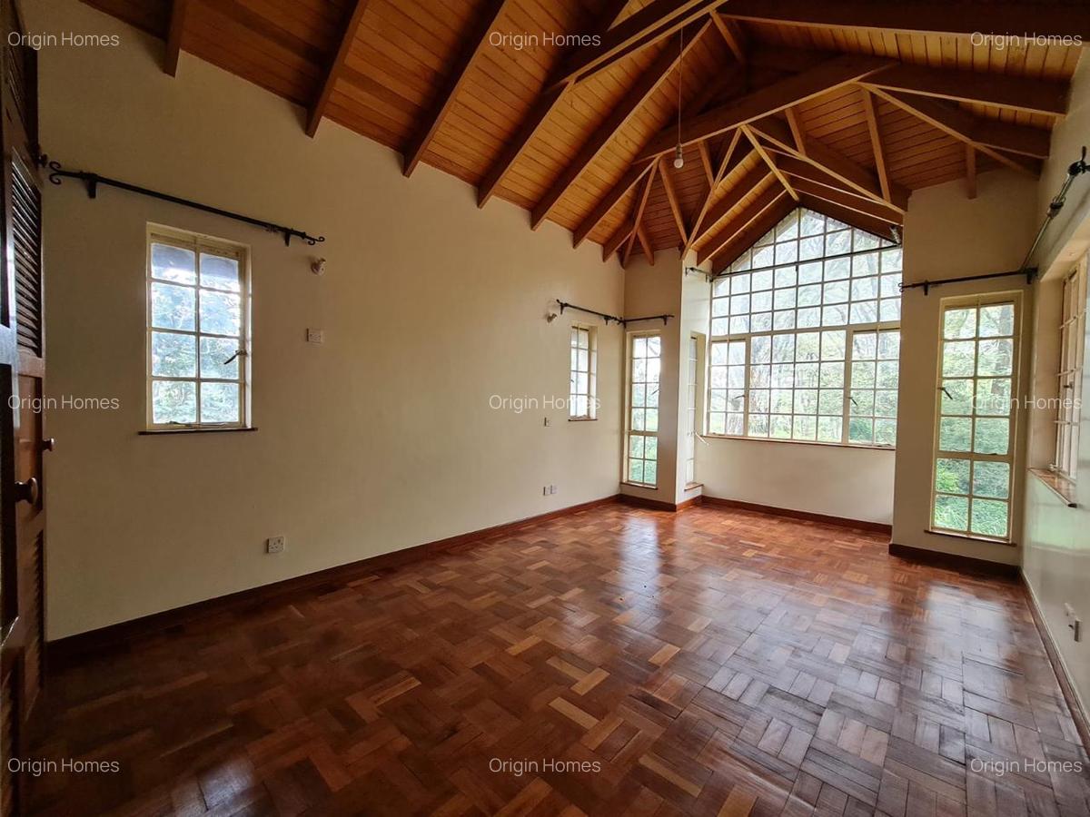 5 Bed House with En Suite at Rosslyn - 10