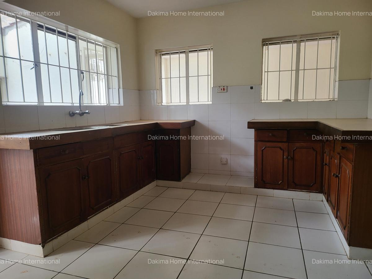4 Bed Townhouse with En Suite in Spring Valley - 6