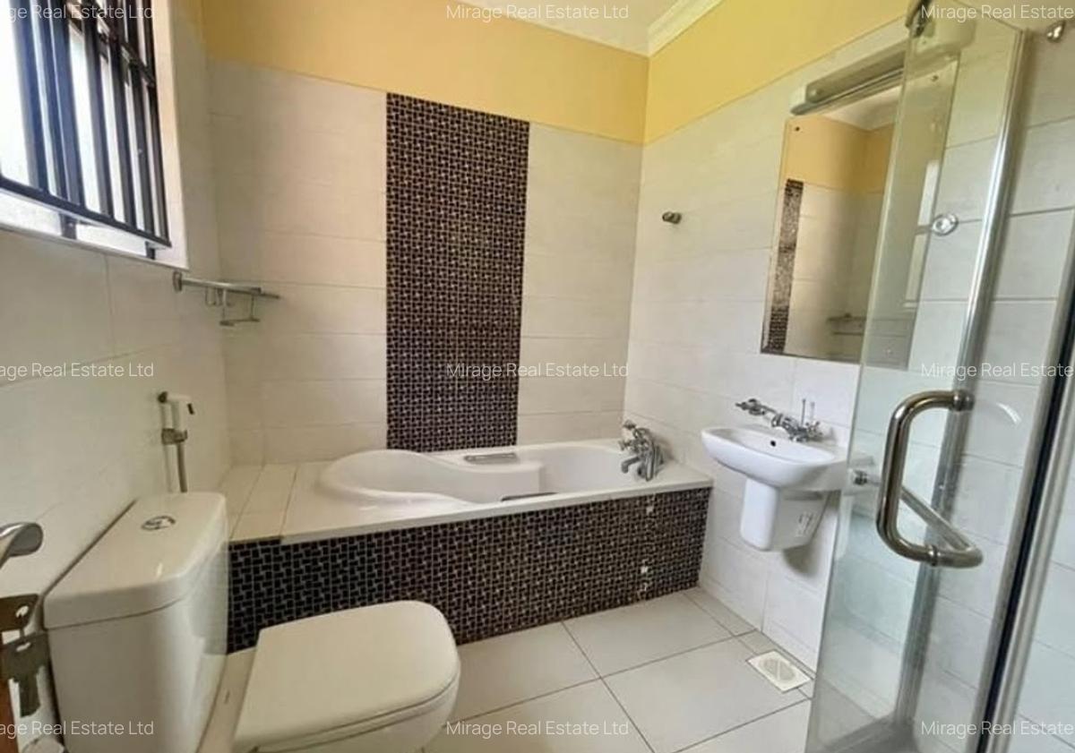 4 Bed House with En Suite in Lavington - 6