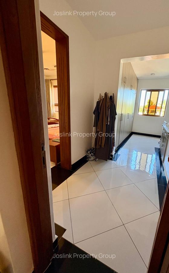 4 Bed Apartment with En Suite at Greenwood Drive - 3