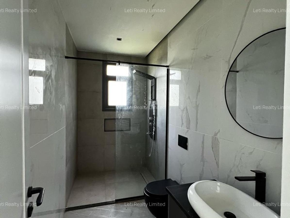 5 Bed Townhouse with En Suite in Lavington - 16