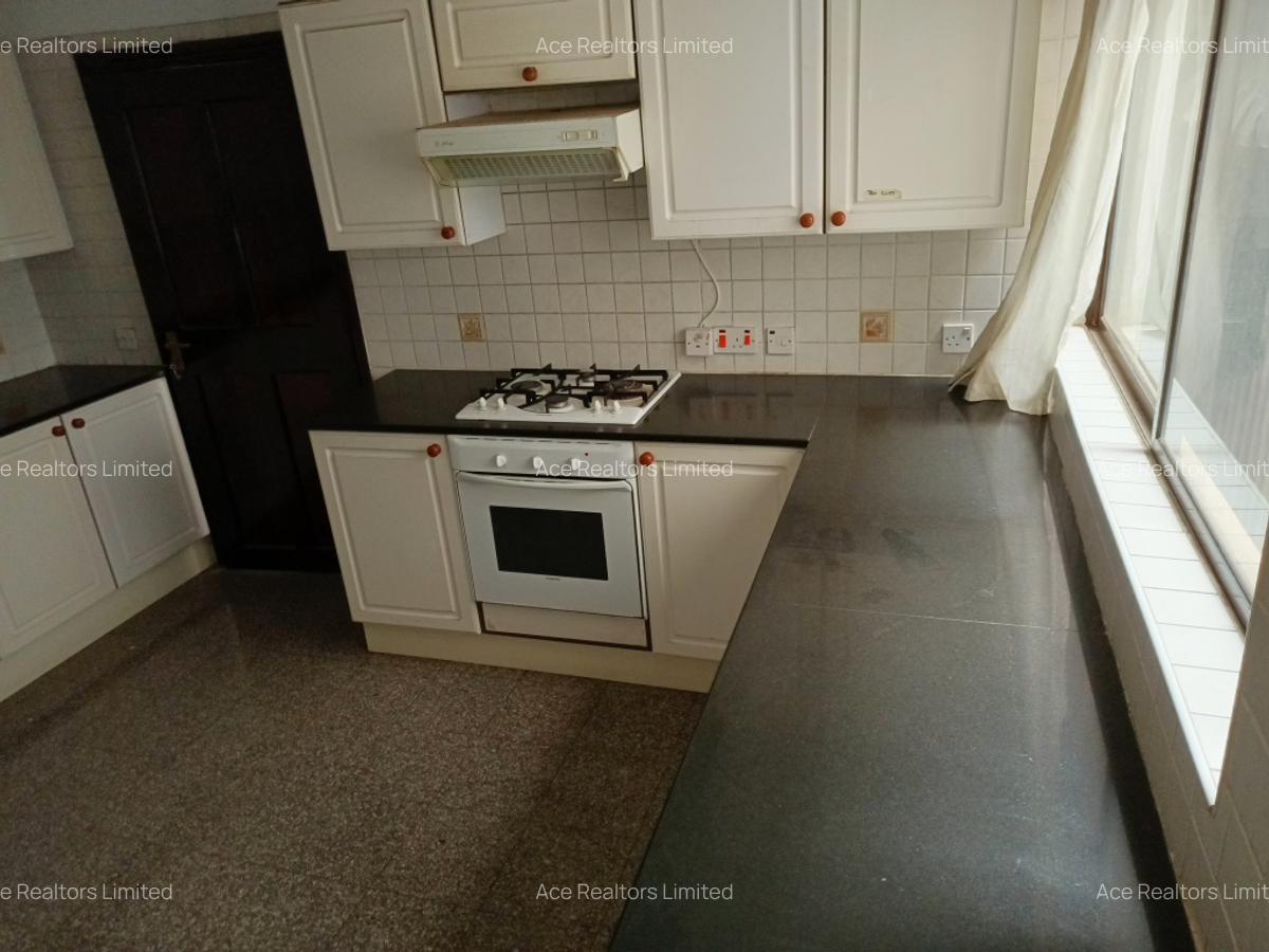 3 Bed Apartment with En Suite at Lantana Road - 6