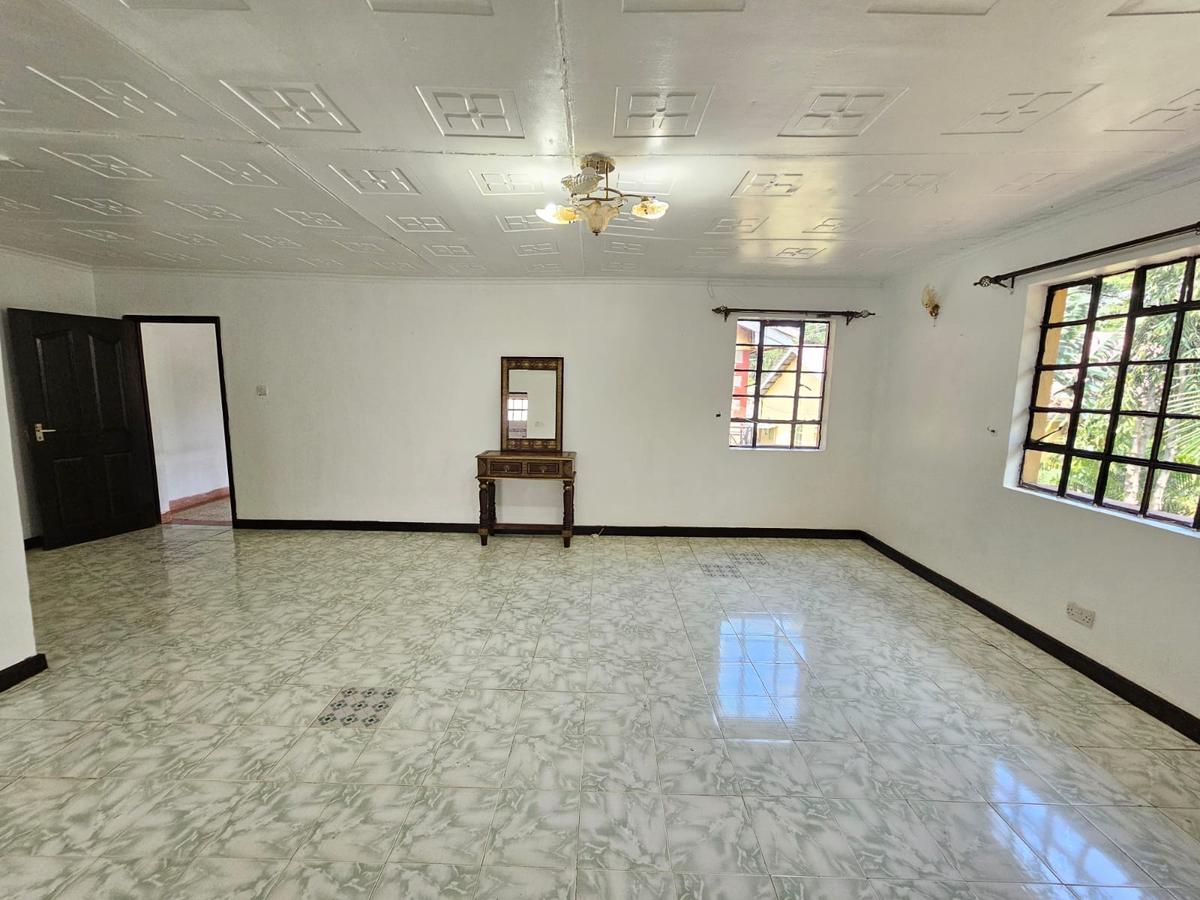 5 Bed House with En Suite in Nyari - 2