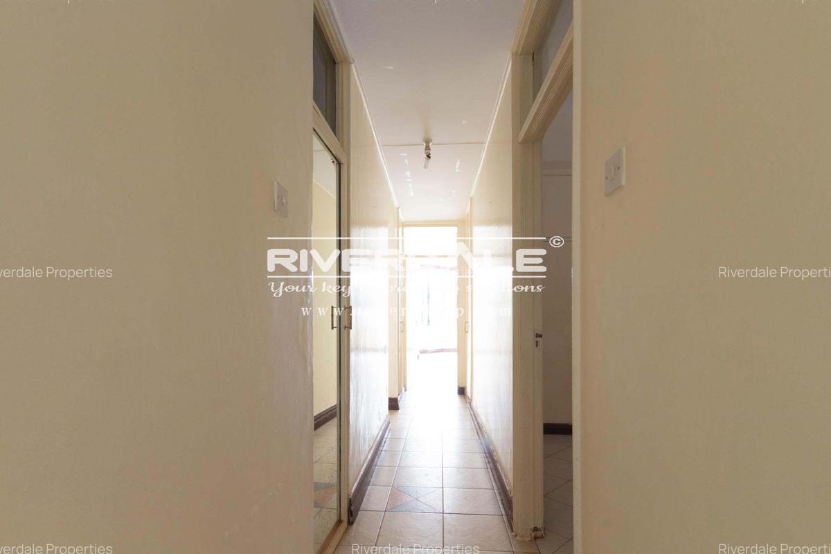 3 Bed Apartment with En Suite in Brookside - 5