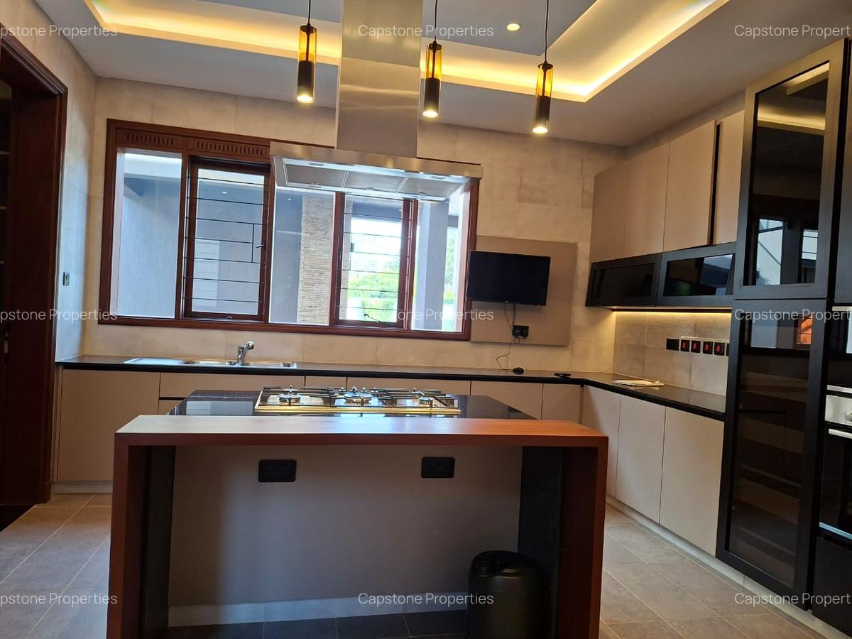 4 Bed House with En Suite in Runda - 16