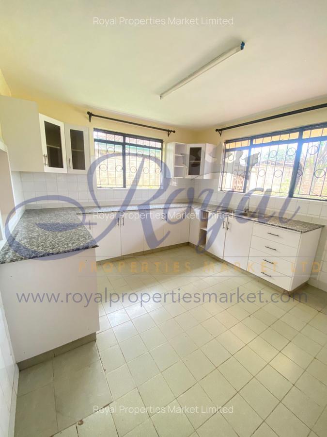4 Bed Townhouse with En Suite in Mountain View - 3