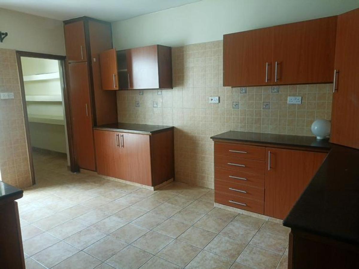 5 Bed Townhouse with En Suite in Lavington - 11