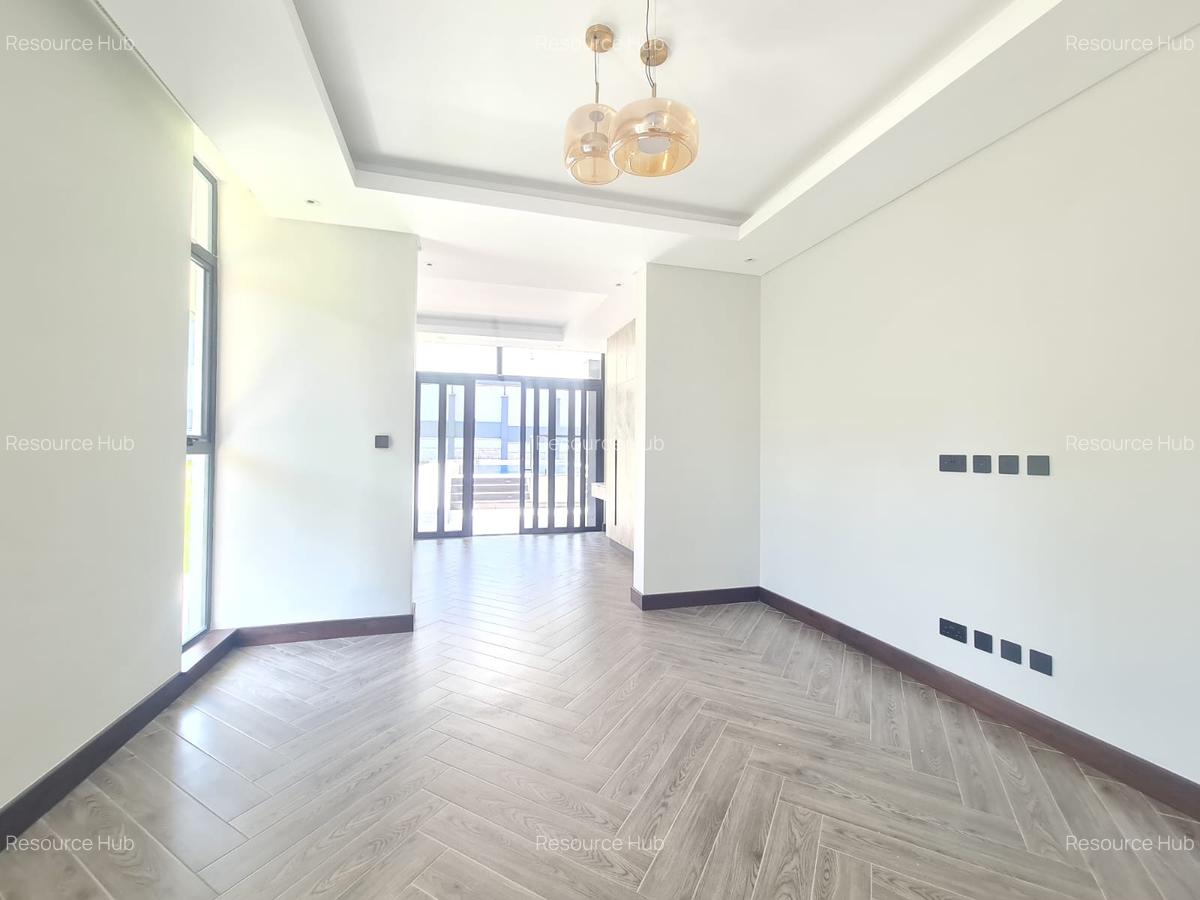 5 Bed House with En Suite at Nyari - 14