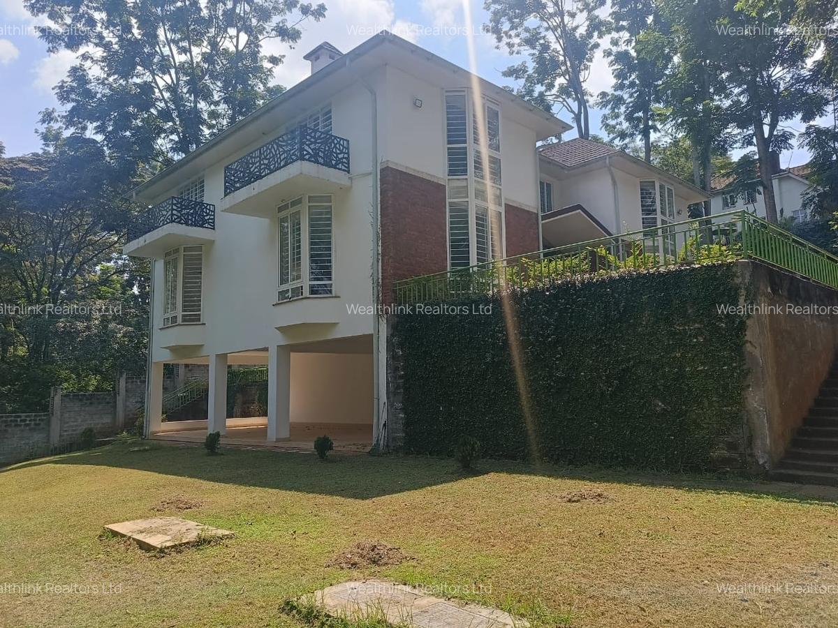 5 Bed Townhouse with En Suite at Lonetree - 2