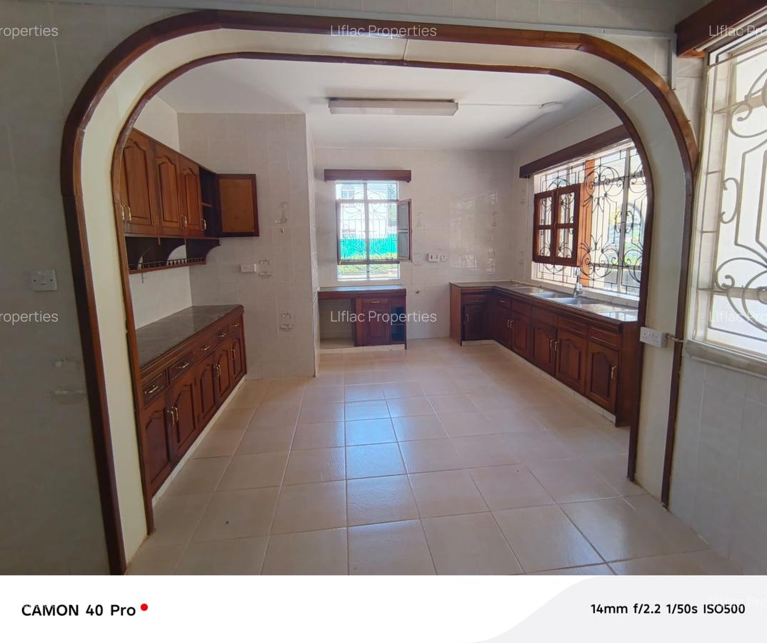 5 Bed House with En Suite in Nyari - 5