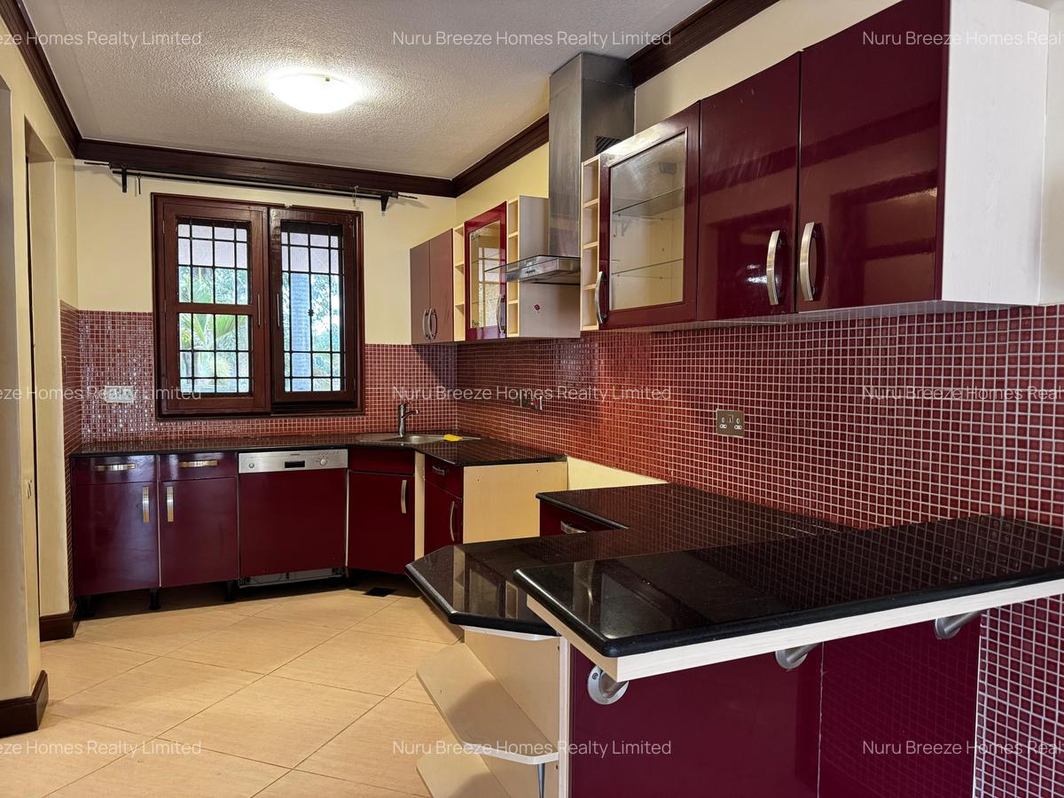 3 Bed Townhouse with En Suite in Hill View - 15